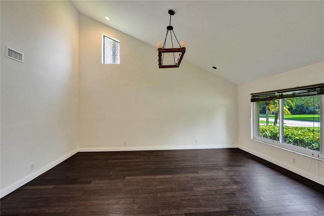 Oak Wood 80-39 B - Residential