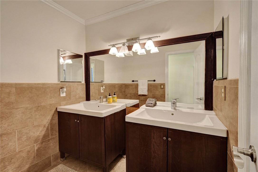 Oak Wood 80-39 B - Residential