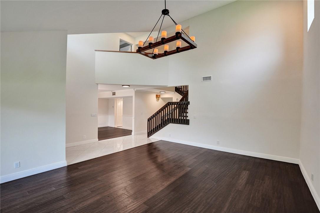Oak Wood 80-39 B - Residential