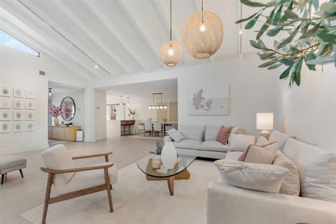 8569 Casa Del Lago Boca Raton FL 33433