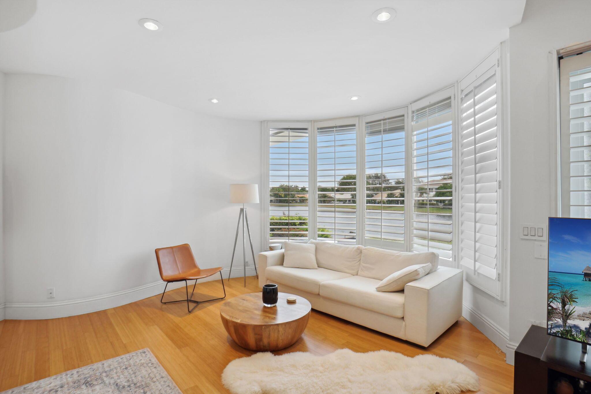 WOODFIELD HUNT CLUB - Residential