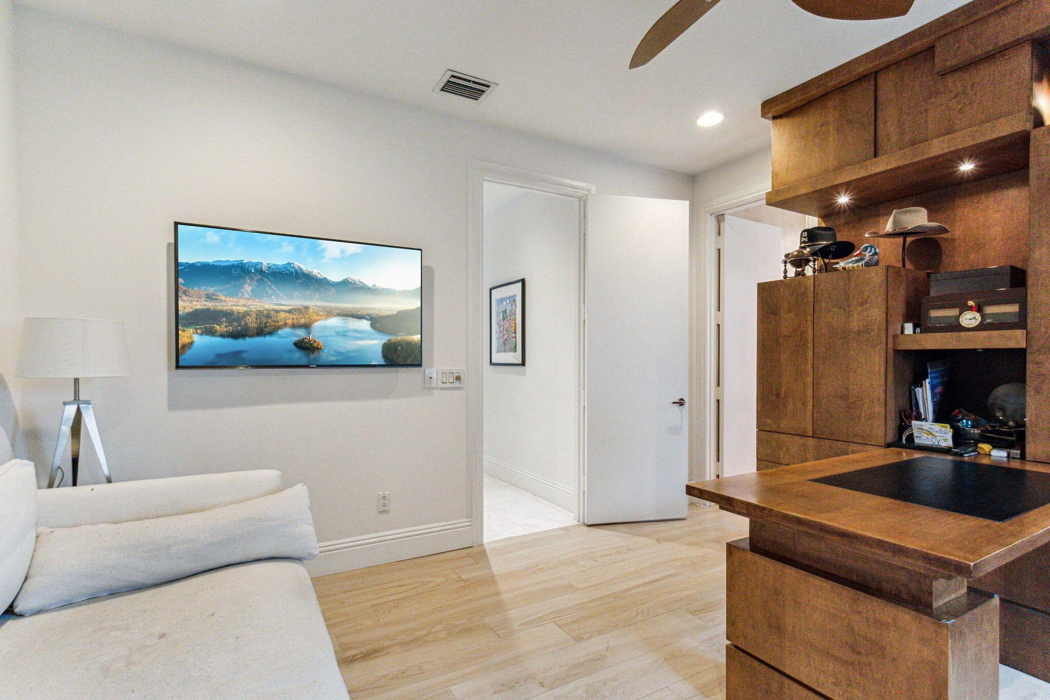 WOODFIELD HUNT CLUB - Residential