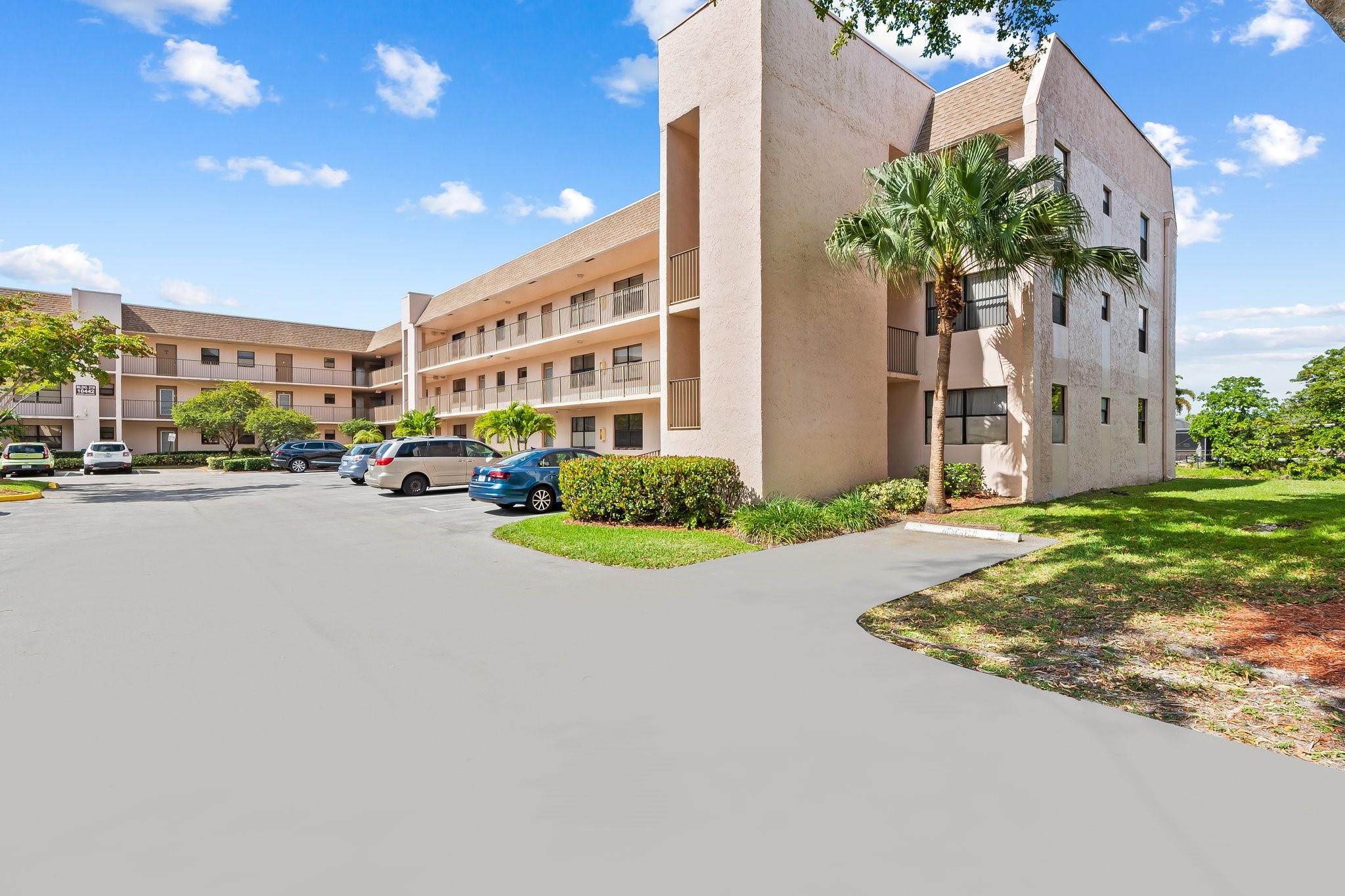 SUNRISE LAKES - Residential