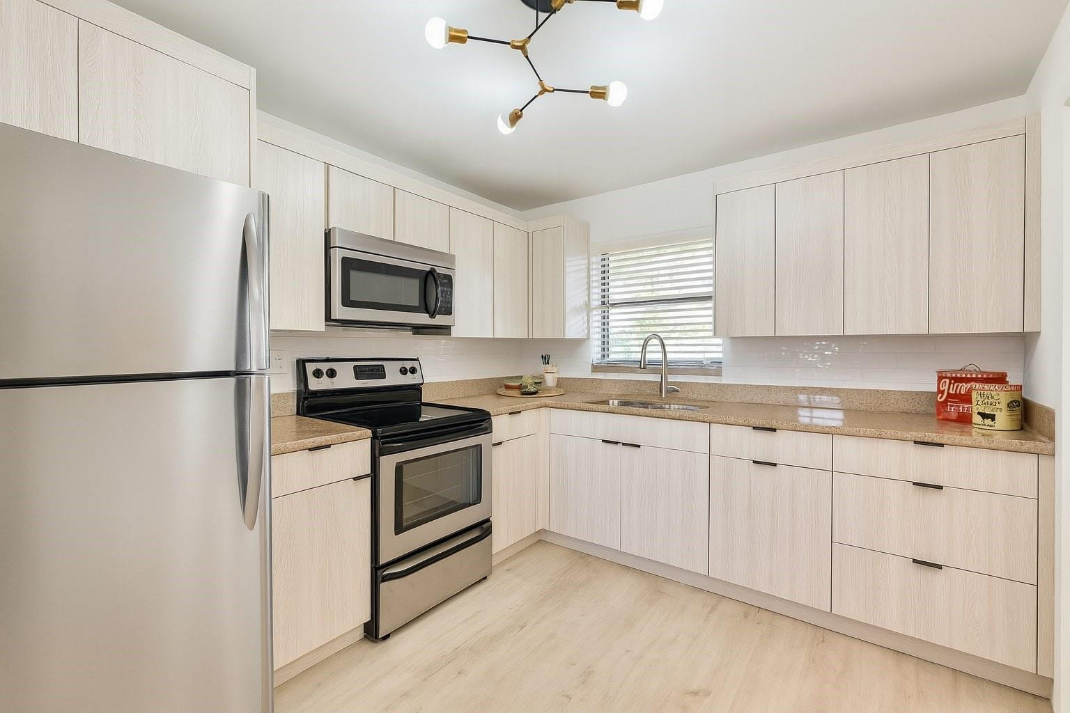 SUNRISE LAKES - Residential