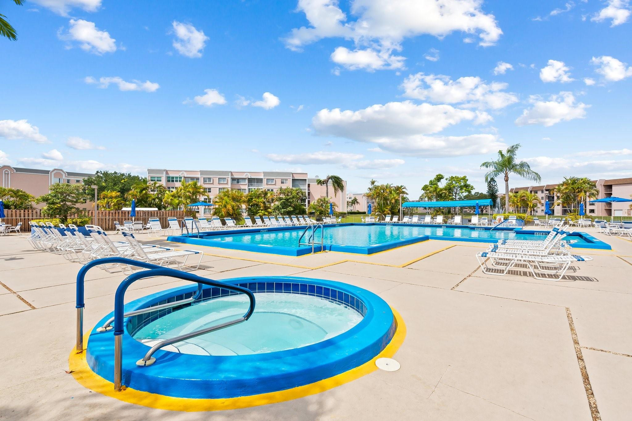 SUNRISE LAKES - Residential