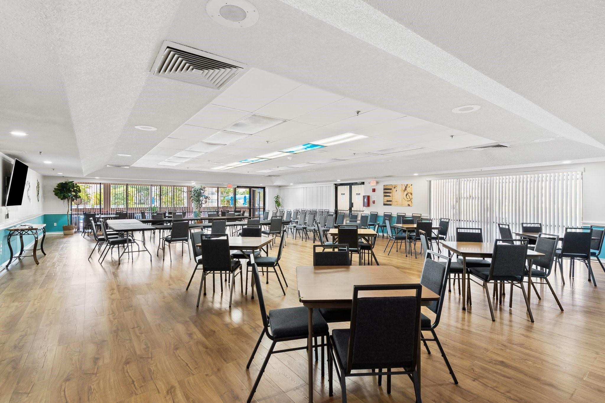 SUNRISE LAKES - Residential