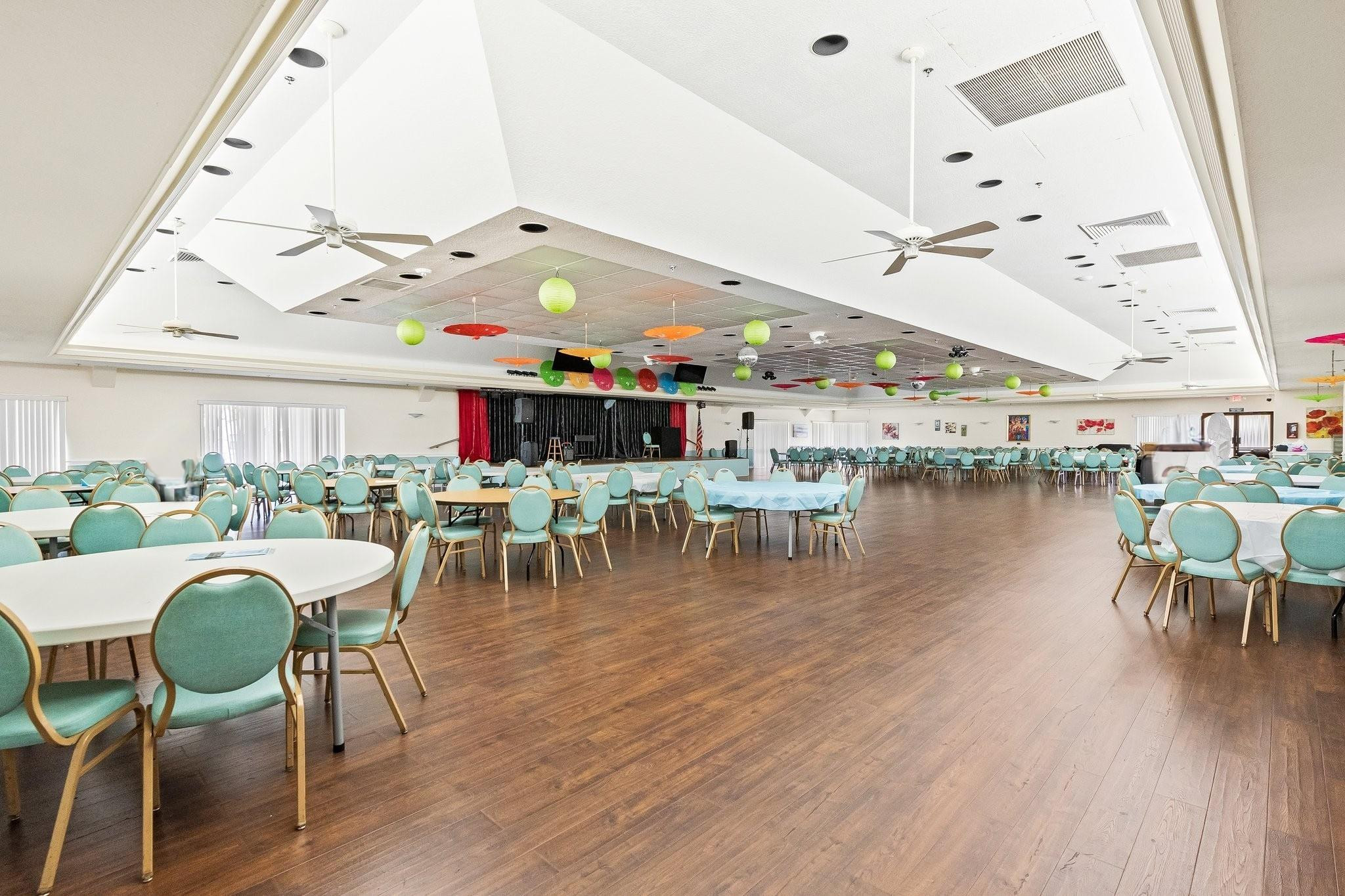 SUNRISE LAKES - Residential