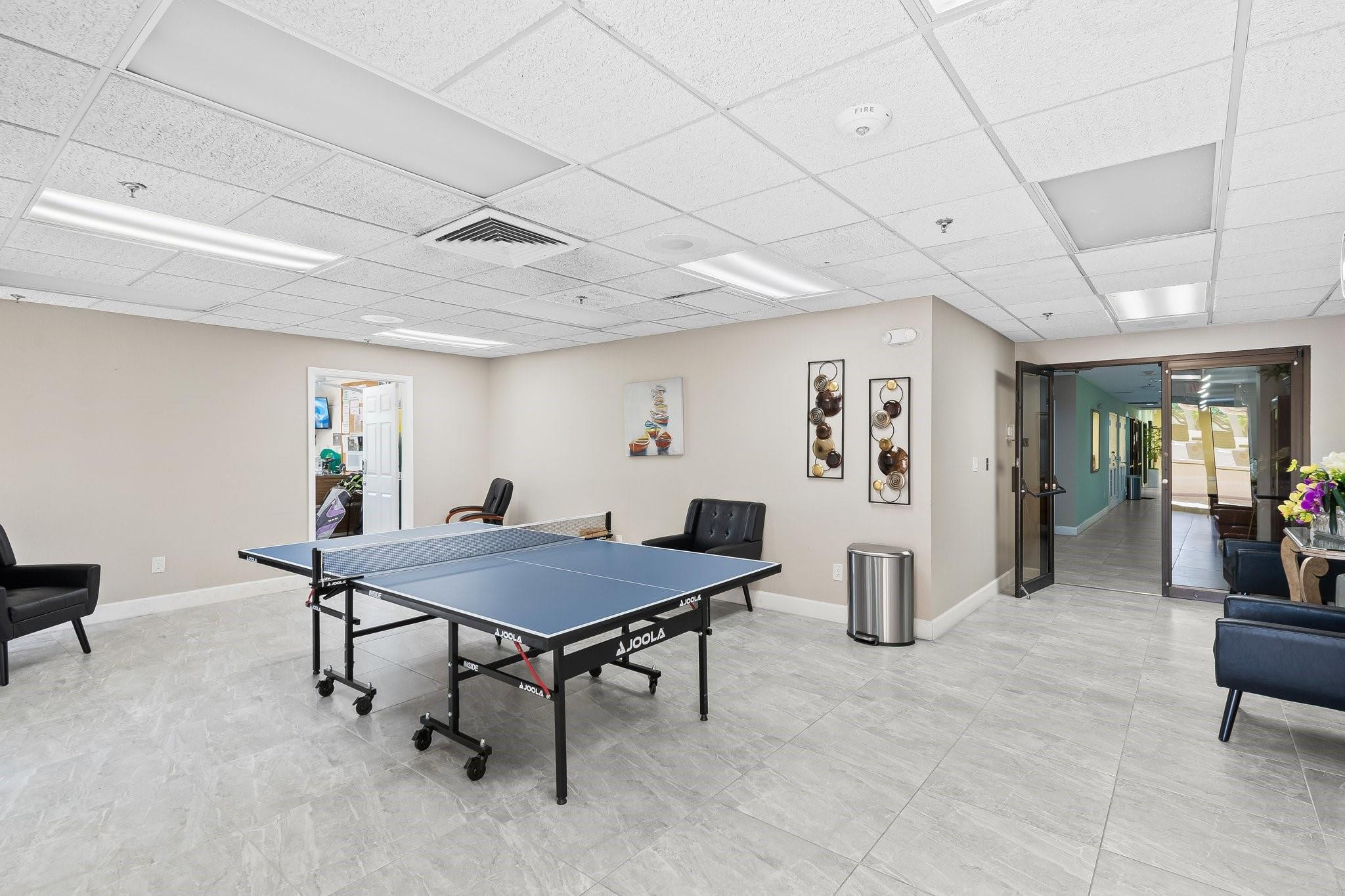 SUNRISE LAKES - Residential