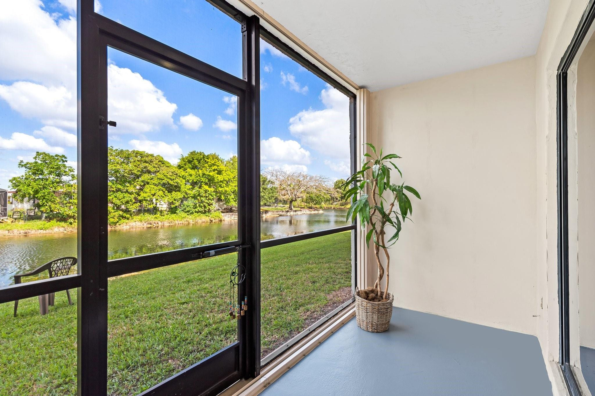 SUNRISE LAKES - Residential