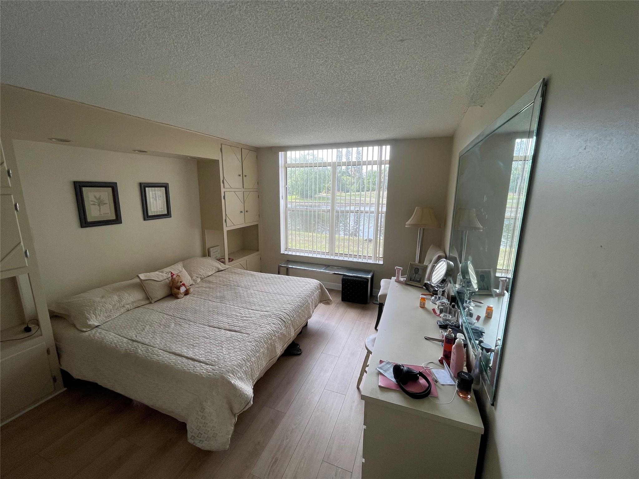 3760 Inverrary Dr 1B