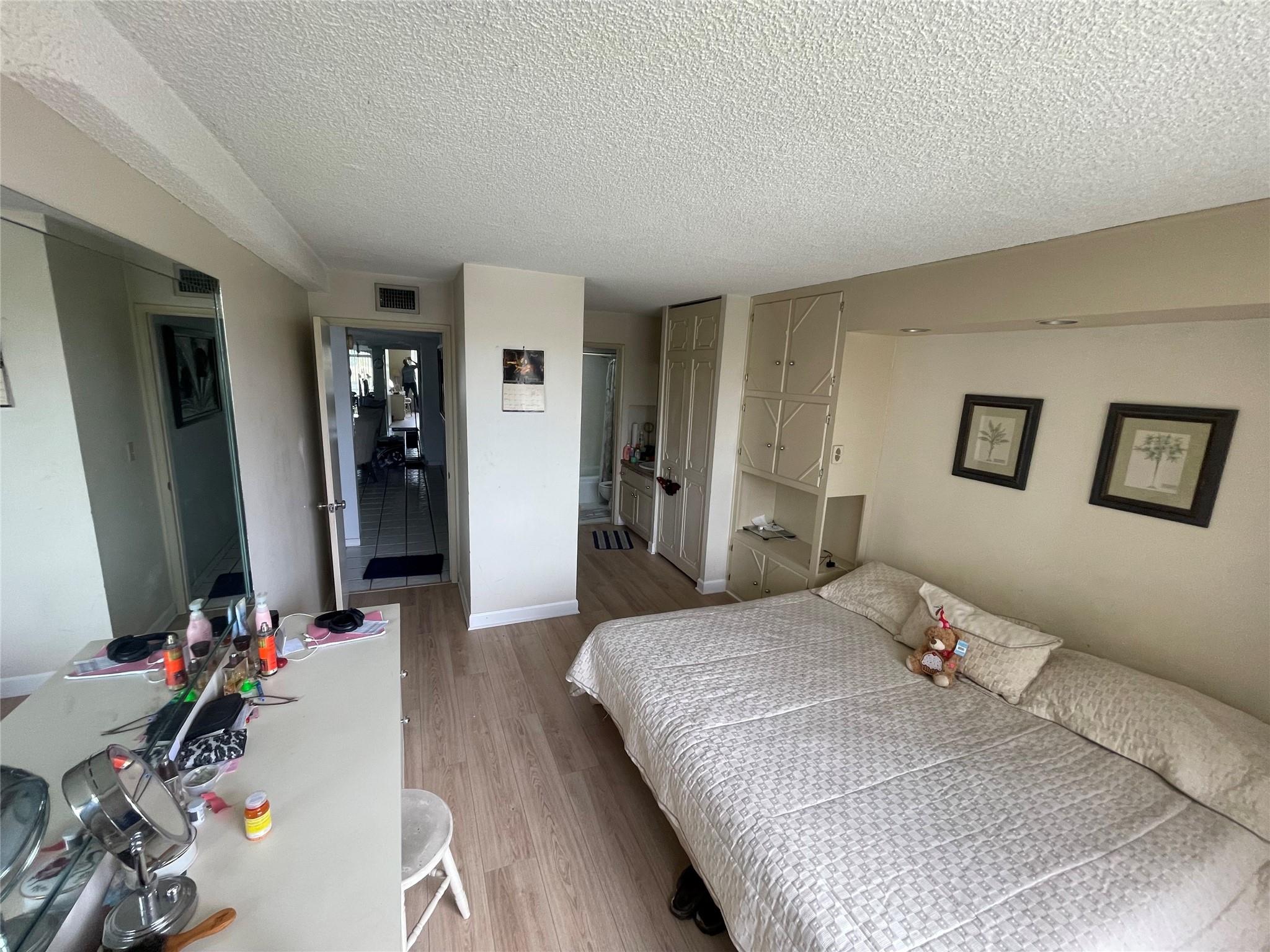 3760 Inverrary Dr 1B