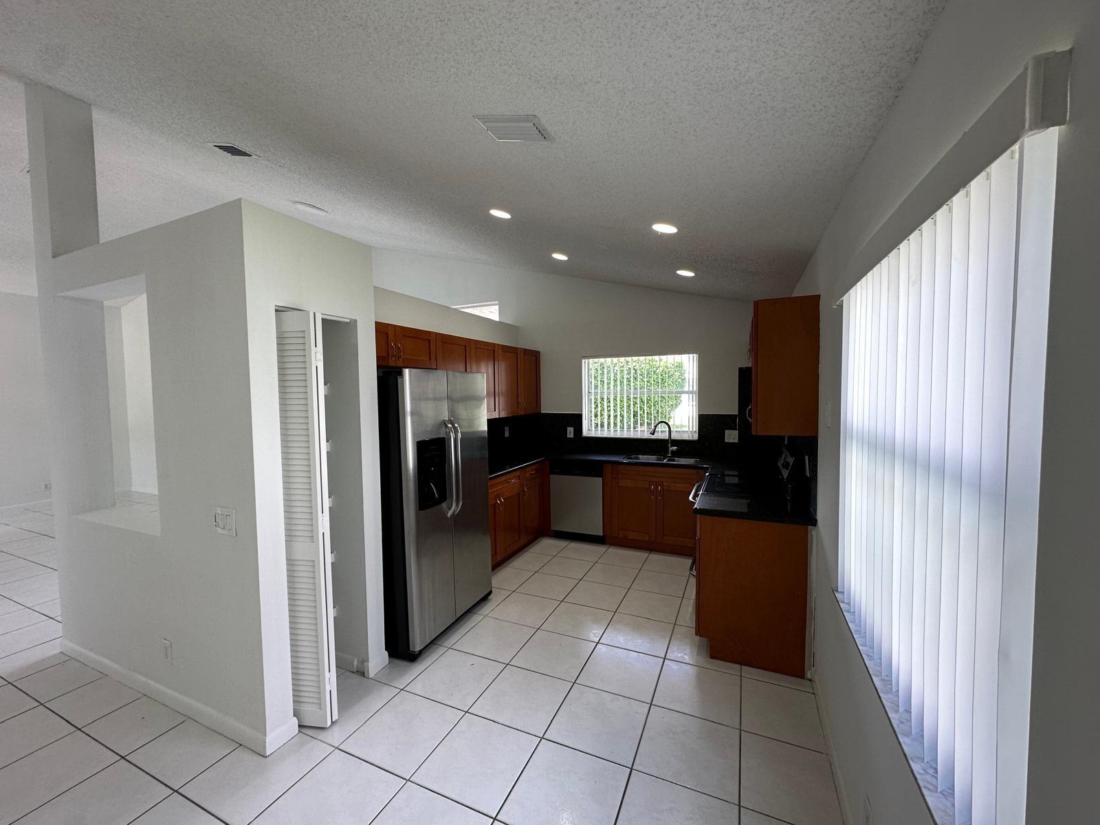 SAVANNAH FALLS - Residential Lease