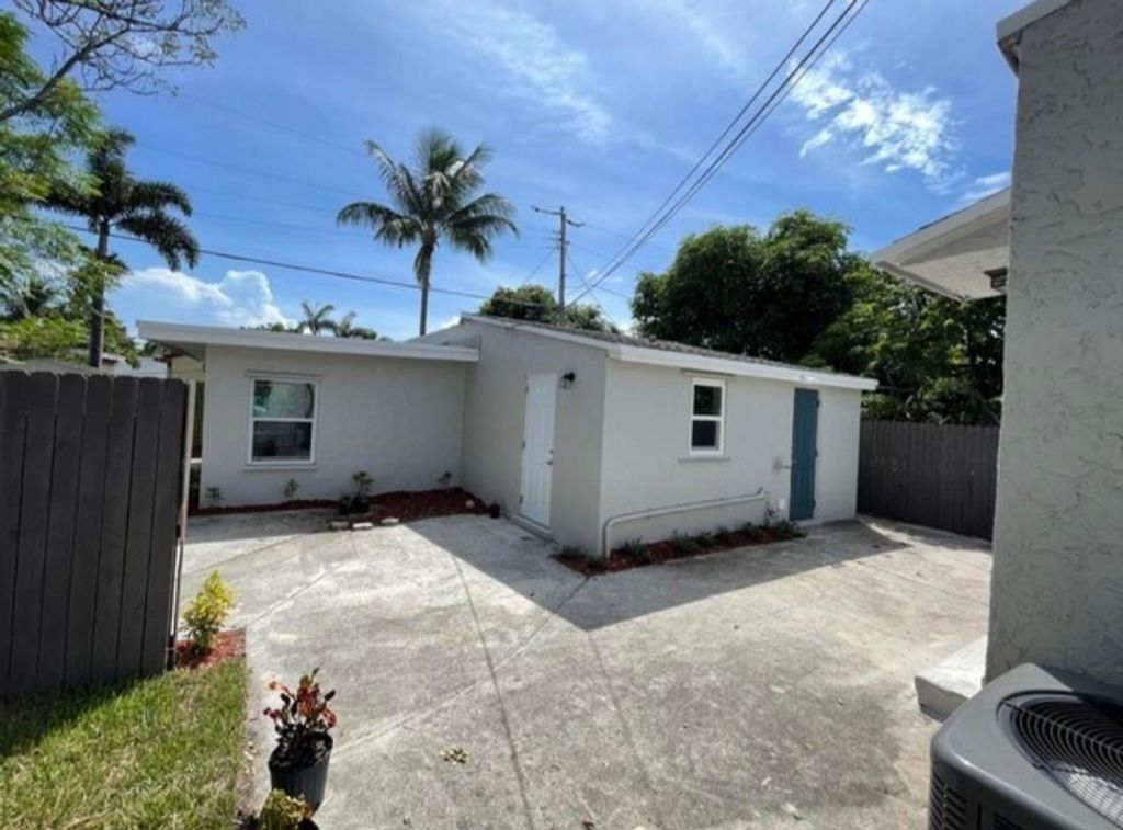 Photo of 516 Nathan Hale Road, West Palm Beach, FL 33405 (MLS # F10463109)