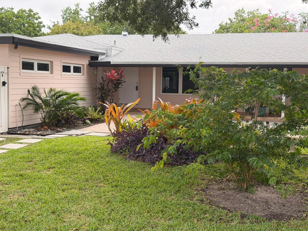 Photo of 2018 NE 14th Court #2018, Fort Lauderdale, FL 33304 (MLS # B26010739)