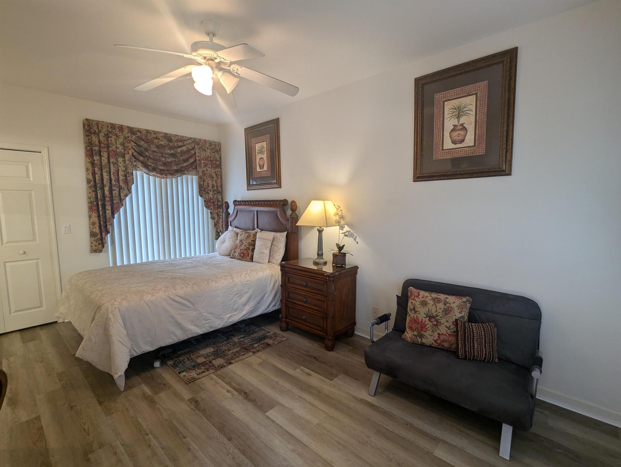 CASTLE PINES CONDOMINIUM - Residential Lease