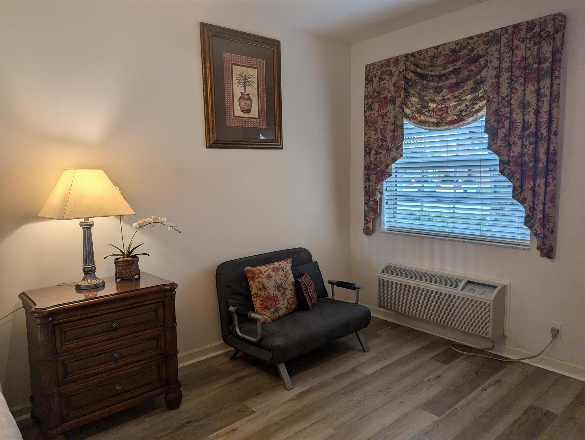 CASTLE PINES CONDOMINIUM - Residential Lease