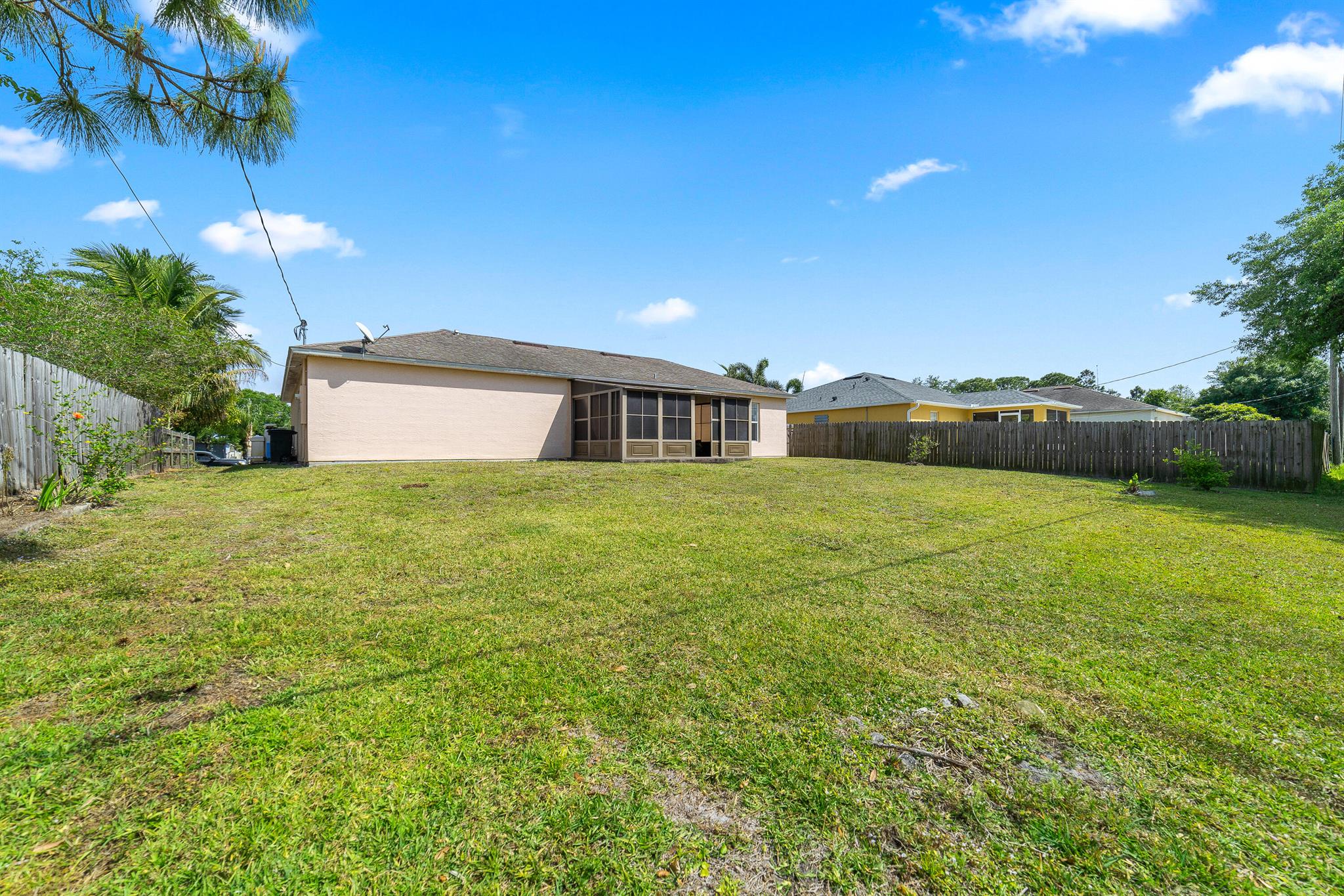 VERO LAKE ESTATES UNIT L - Residential