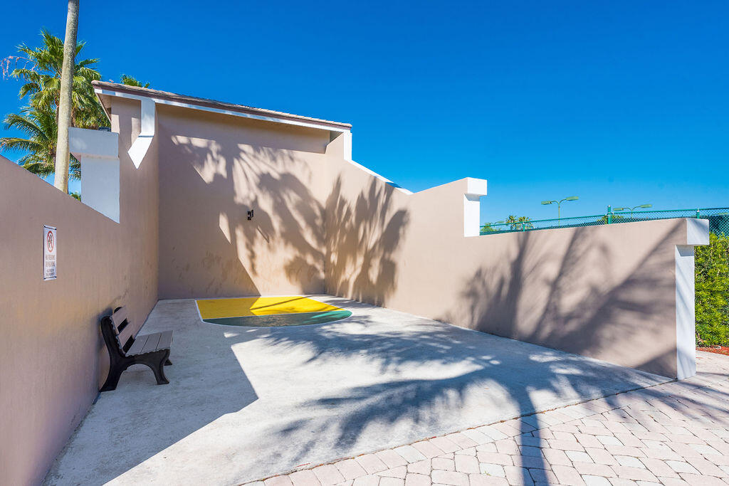 ANDROS ISLE PAR D-1 - Residential Lease