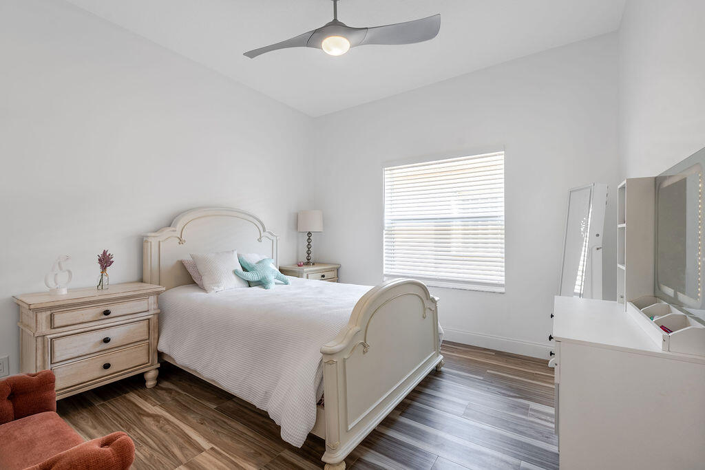 ANDROS ISLE PAR D-1 - Residential Lease