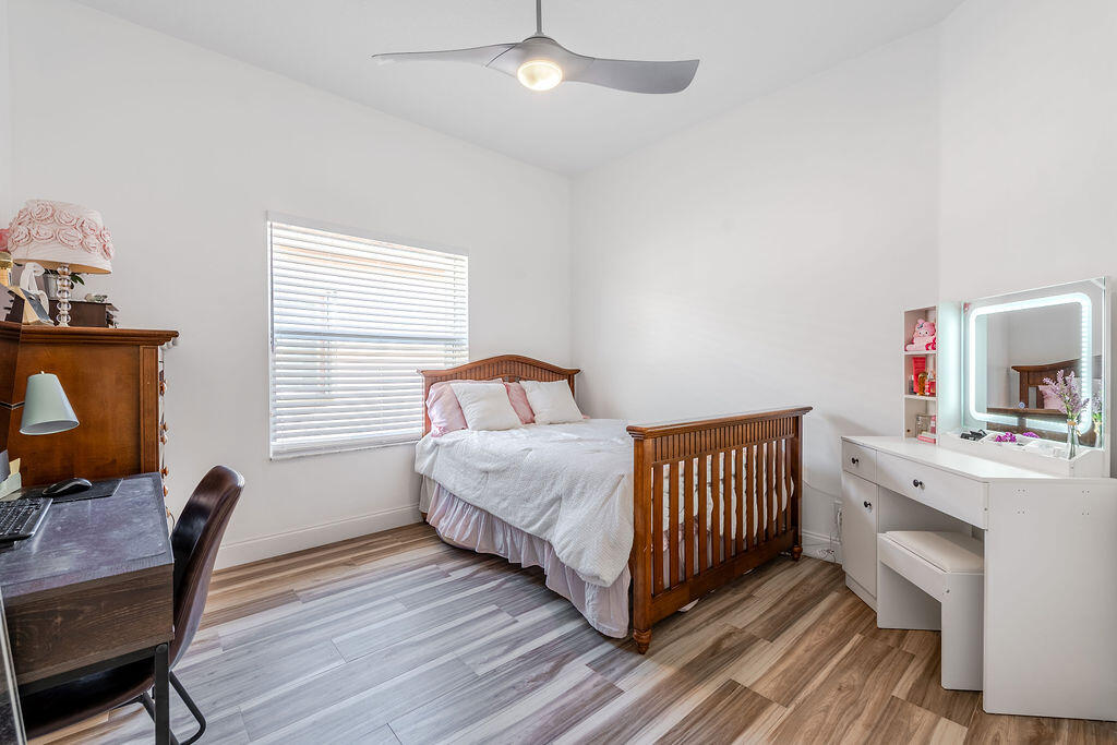 ANDROS ISLE PAR D-1 - Residential Lease