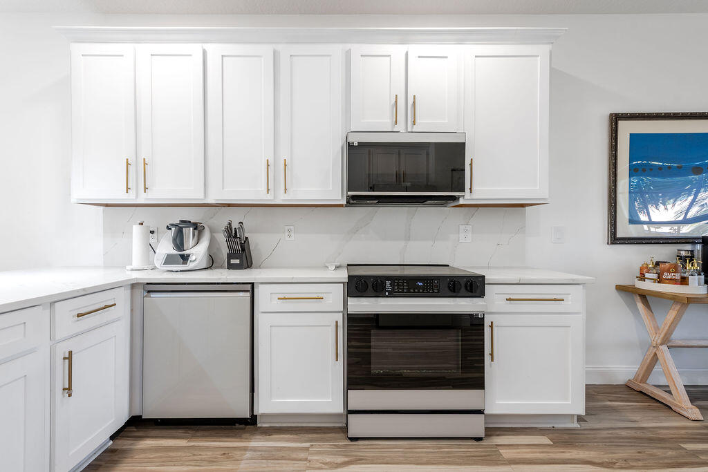 ANDROS ISLE PAR D-1 - Residential Lease