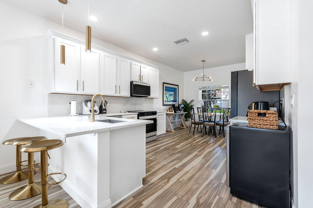 ANDROS ISLE PAR D-1 - Residential Lease