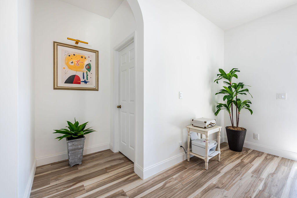 ANDROS ISLE PAR D-1 - Residential Lease