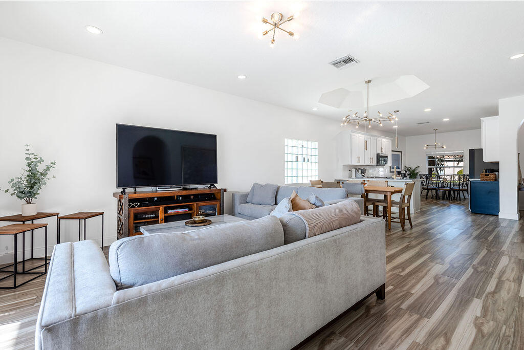 ANDROS ISLE PAR D-1 - Residential Lease