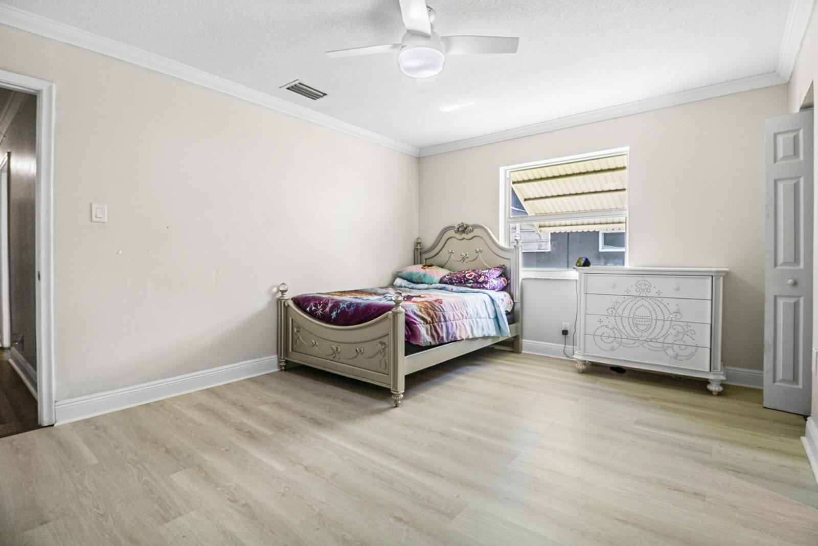 MIRROR LAKE ESTATES - Residential