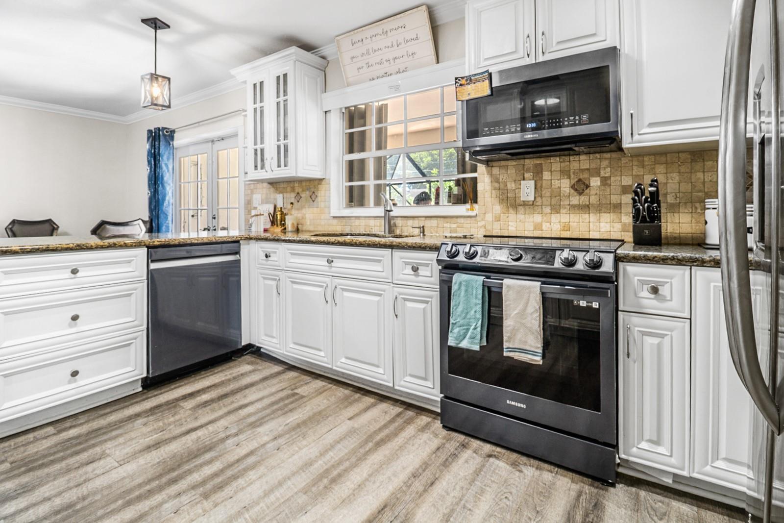 MIRROR LAKE ESTATES - Residential