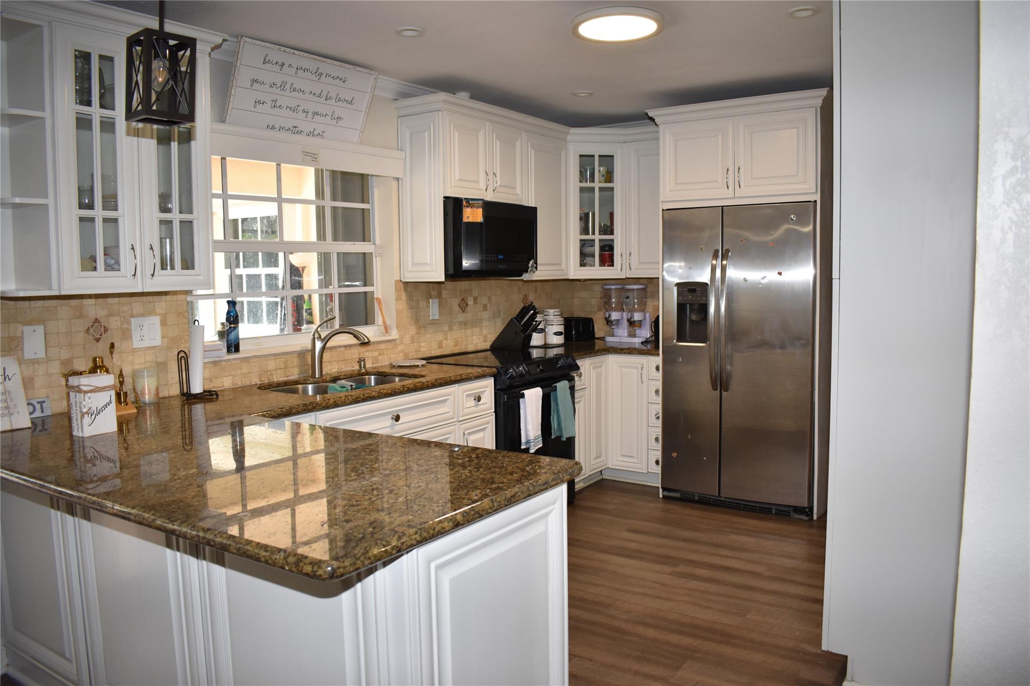 MIRROR LAKE ESTATES - Residential