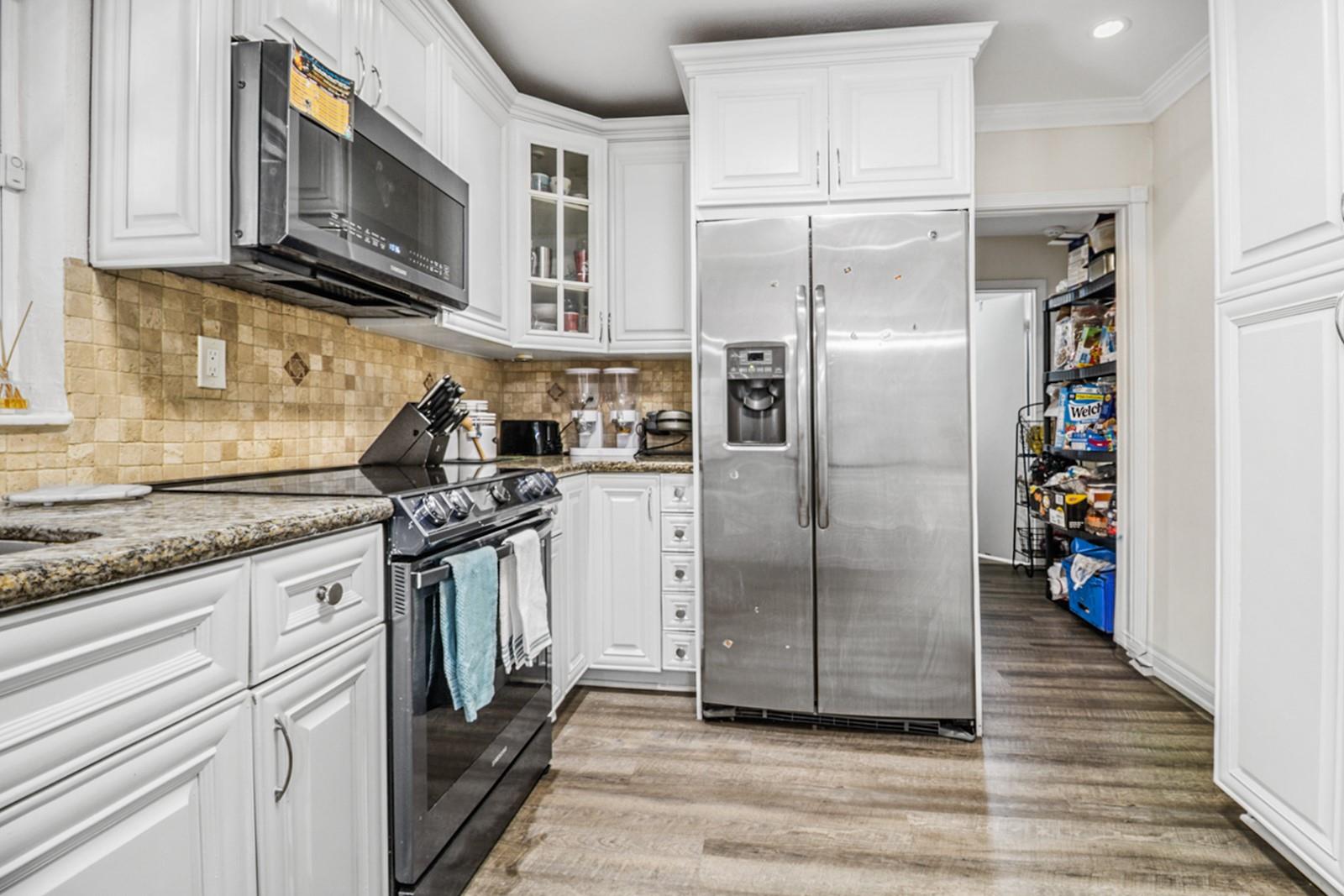 MIRROR LAKE ESTATES - Residential