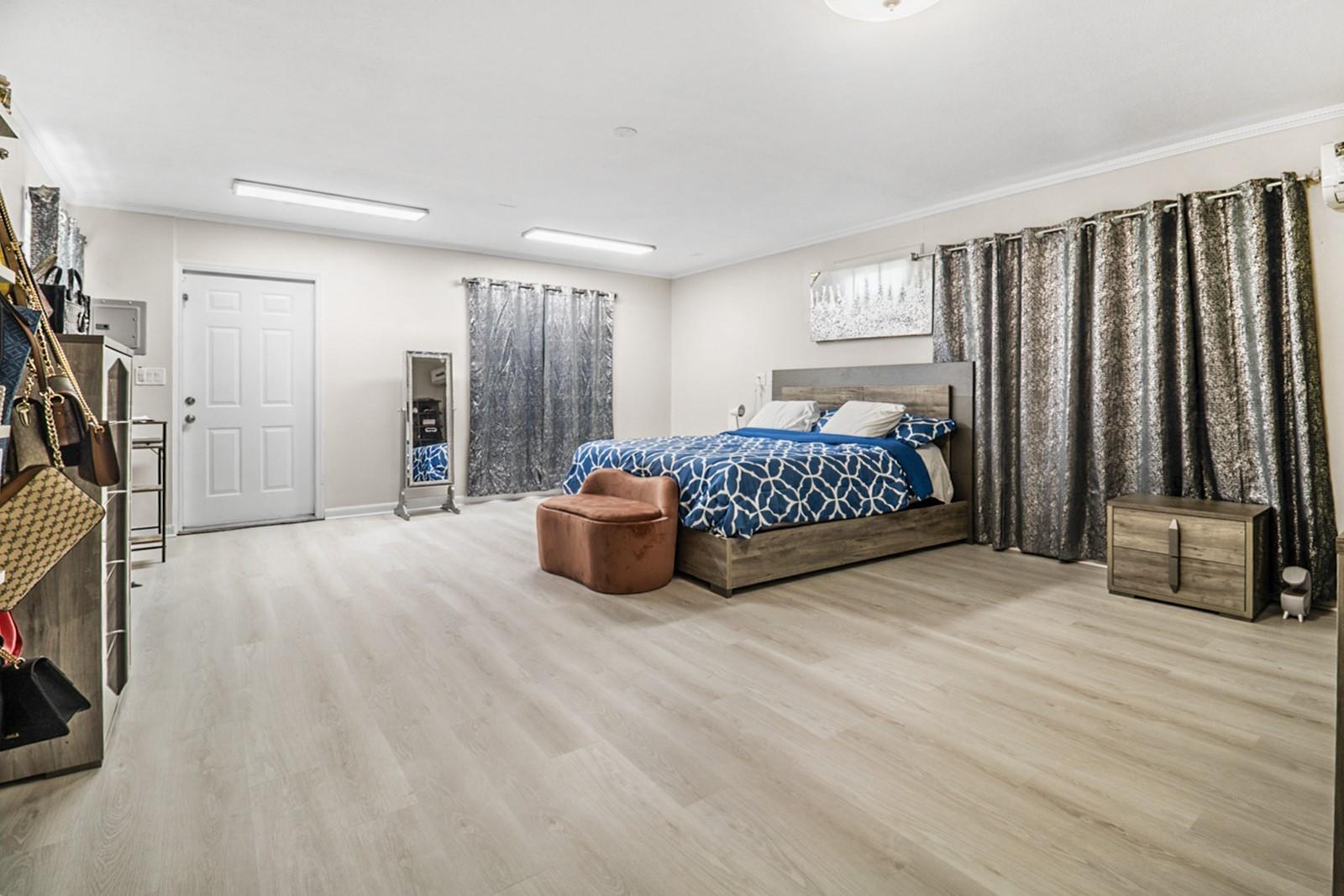 MIRROR LAKE ESTATES - Residential