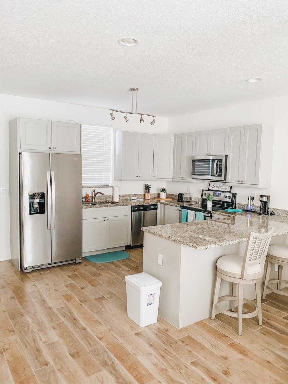 HYPOLUXO COMMONS - Residential Lease