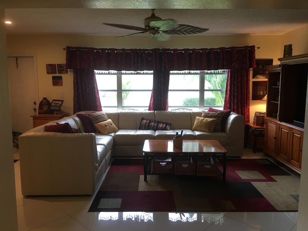 CRESTHAVEN TOWNHOMES SEC 5 CONDO - Residential