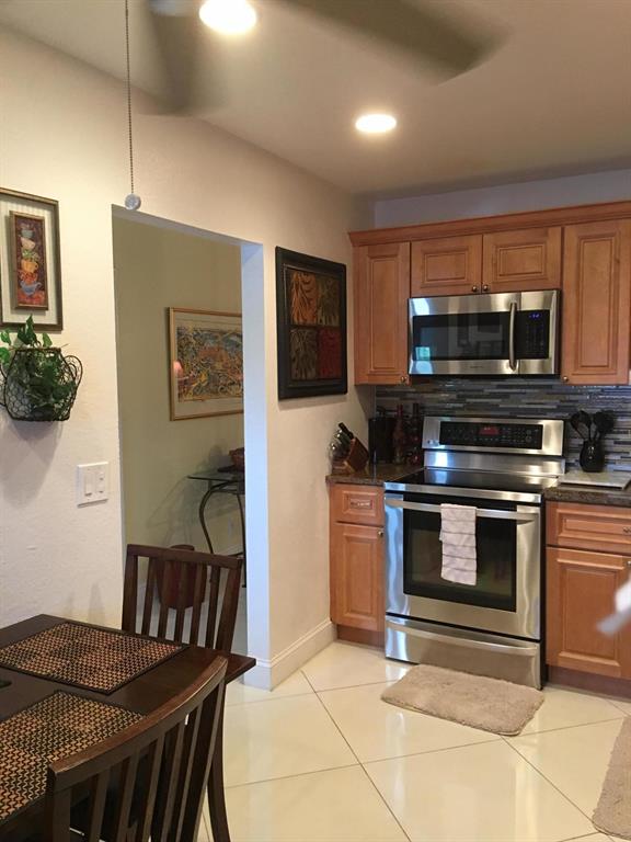 CRESTHAVEN TOWNHOMES SEC 5 CONDO - Residential