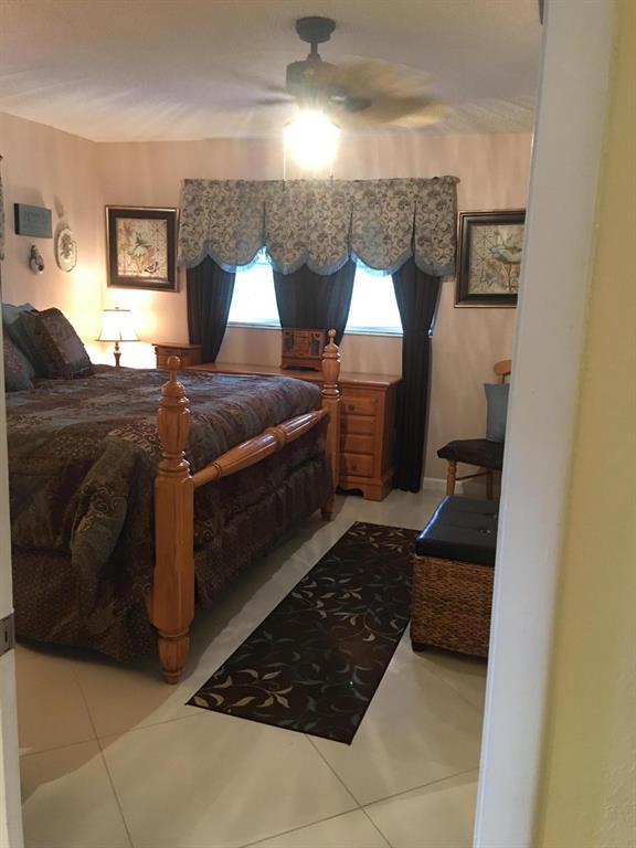 CRESTHAVEN TOWNHOMES SEC 5 CONDO - Residential