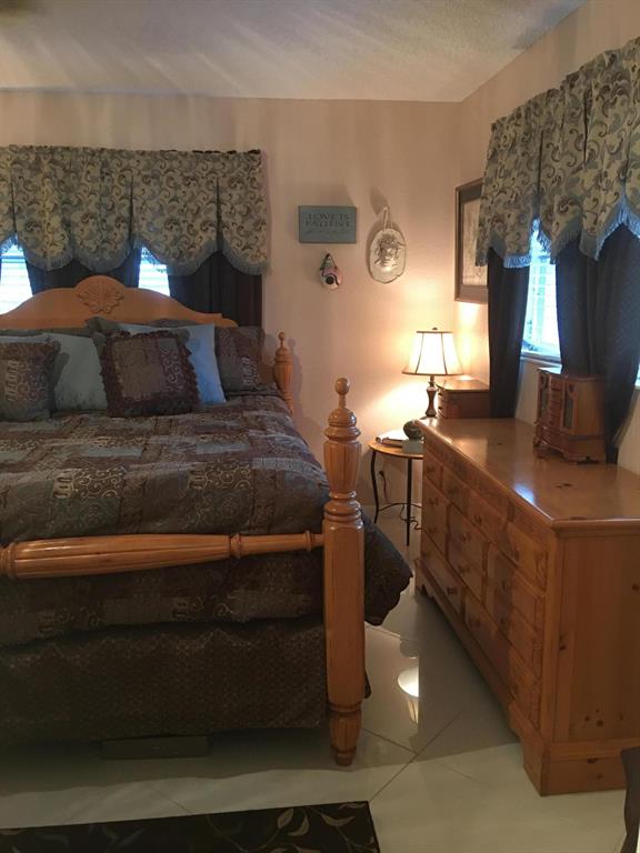 CRESTHAVEN TOWNHOMES SEC 5 CONDO - Residential