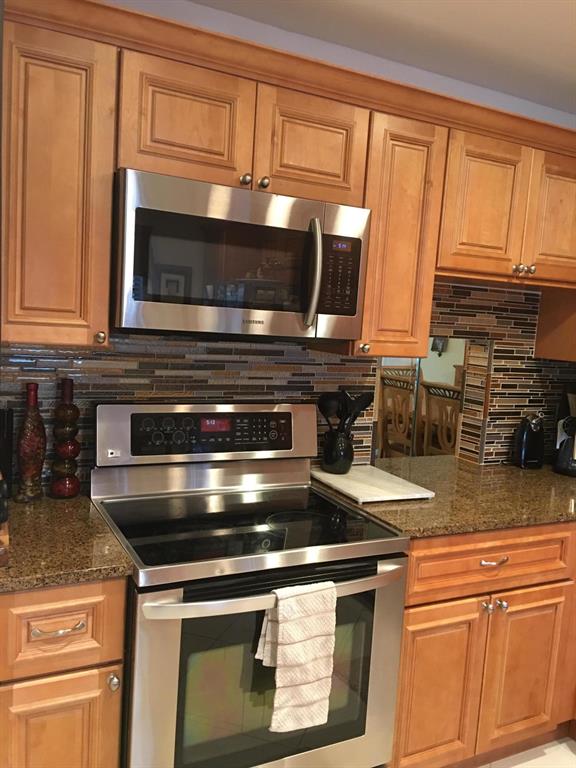 CRESTHAVEN TOWNHOMES SEC 5 CONDO - Residential