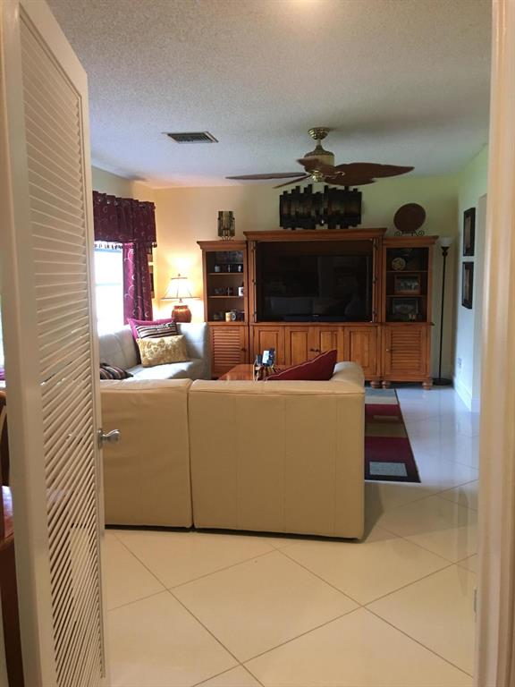 CRESTHAVEN TOWNHOMES SEC 5 CONDO - Residential