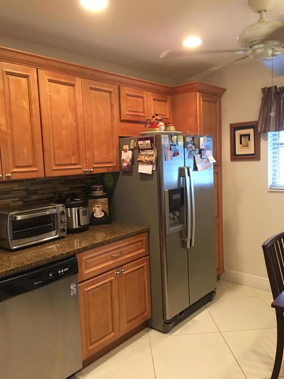 CRESTHAVEN TOWNHOMES SEC 5 CONDO - Residential