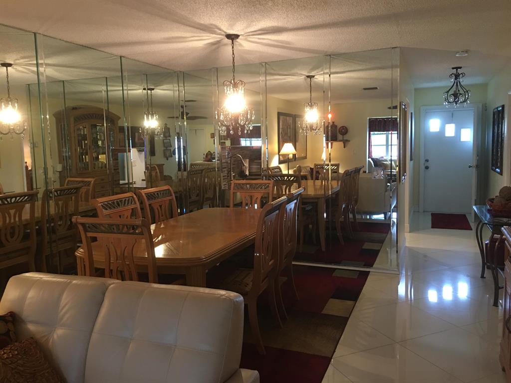 CRESTHAVEN TOWNHOMES SEC 5 CONDO - Residential