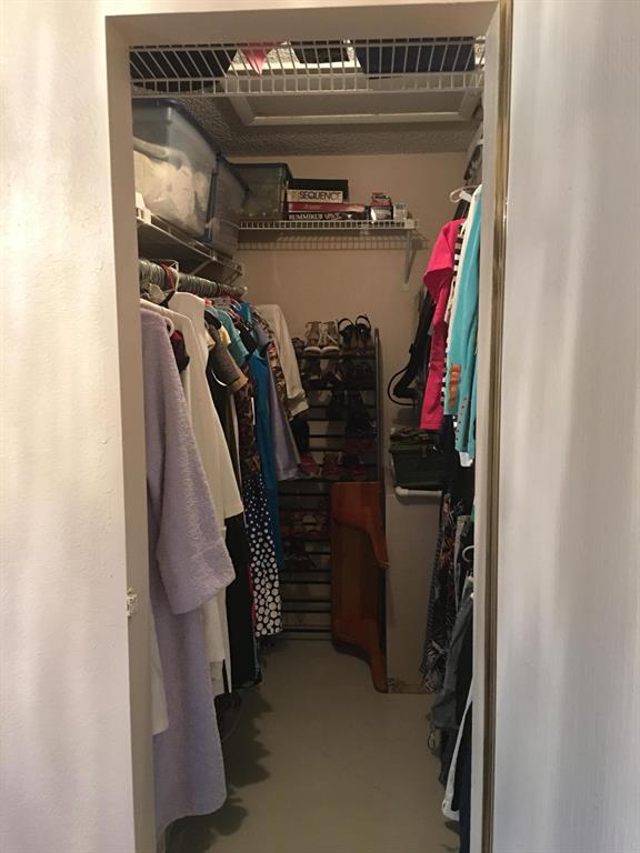 CRESTHAVEN TOWNHOMES SEC 5 CONDO - Residential