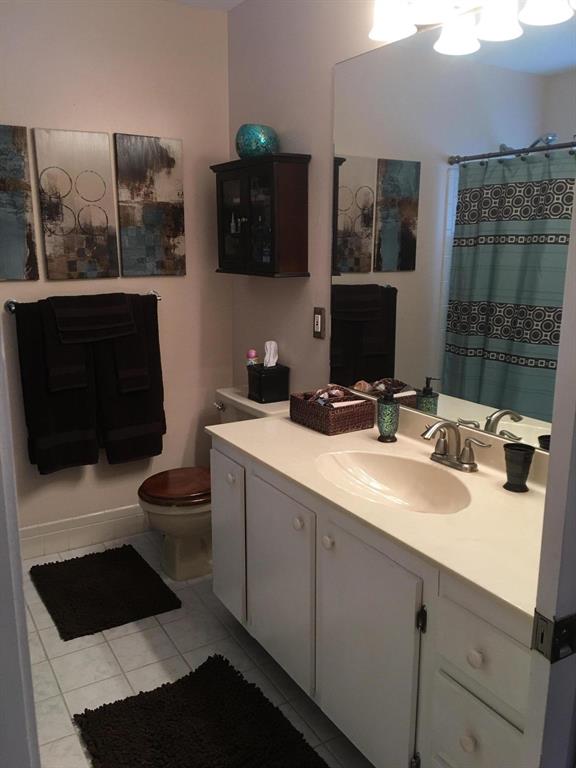 CRESTHAVEN TOWNHOMES SEC 5 CONDO - Residential