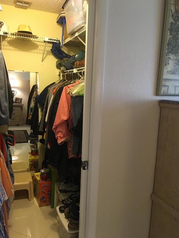 CRESTHAVEN TOWNHOMES SEC 5 CONDO - Residential