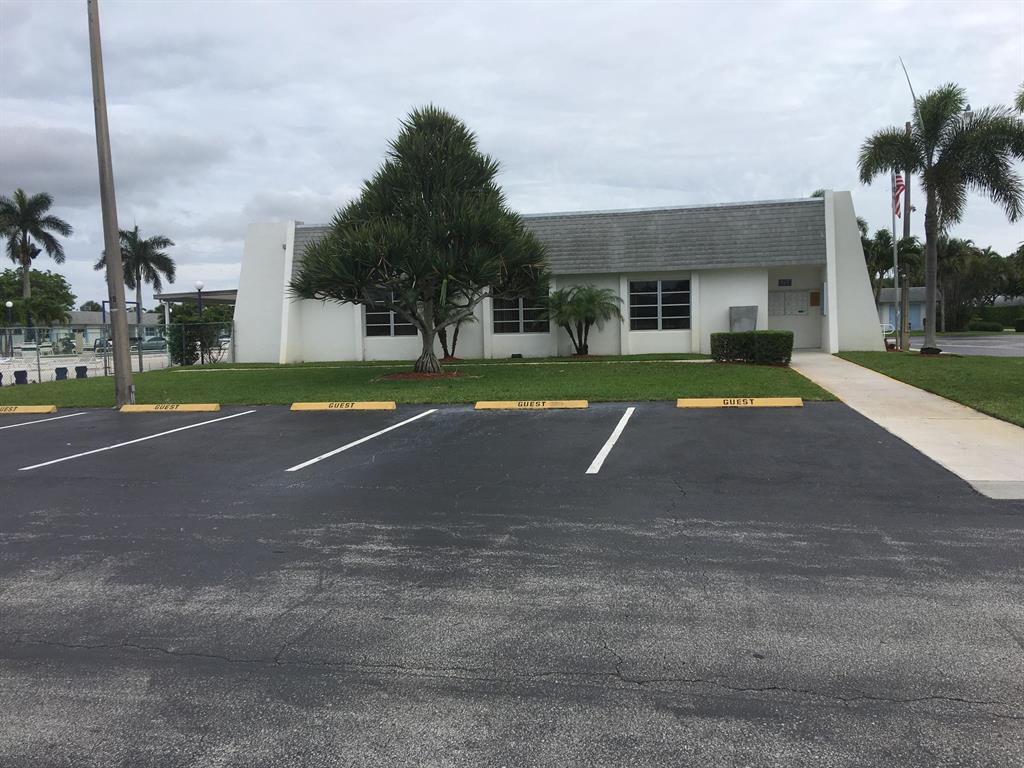 CRESTHAVEN TOWNHOMES SEC 5 CONDO - Residential