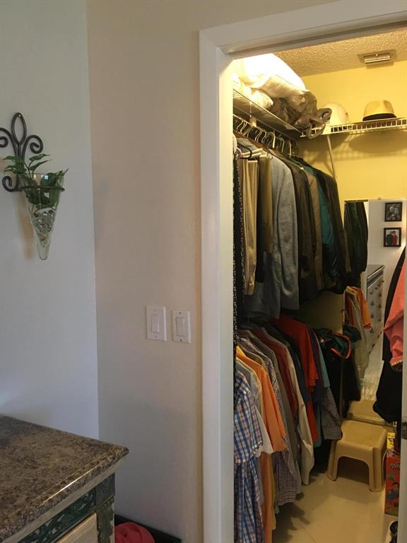 CRESTHAVEN TOWNHOMES SEC 5 CONDO - Residential