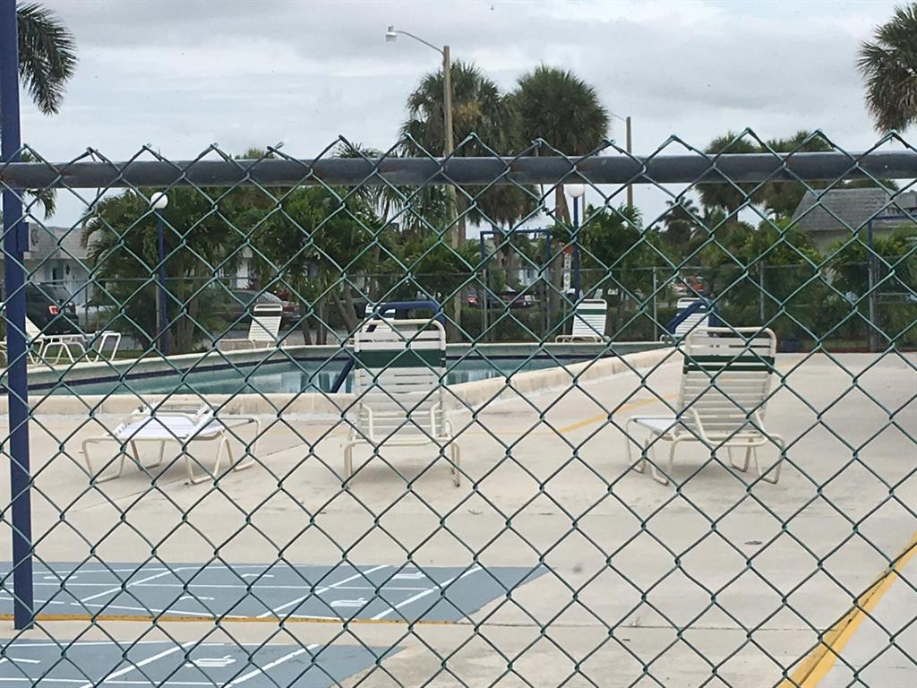 CRESTHAVEN TOWNHOMES SEC 5 CONDO - Residential