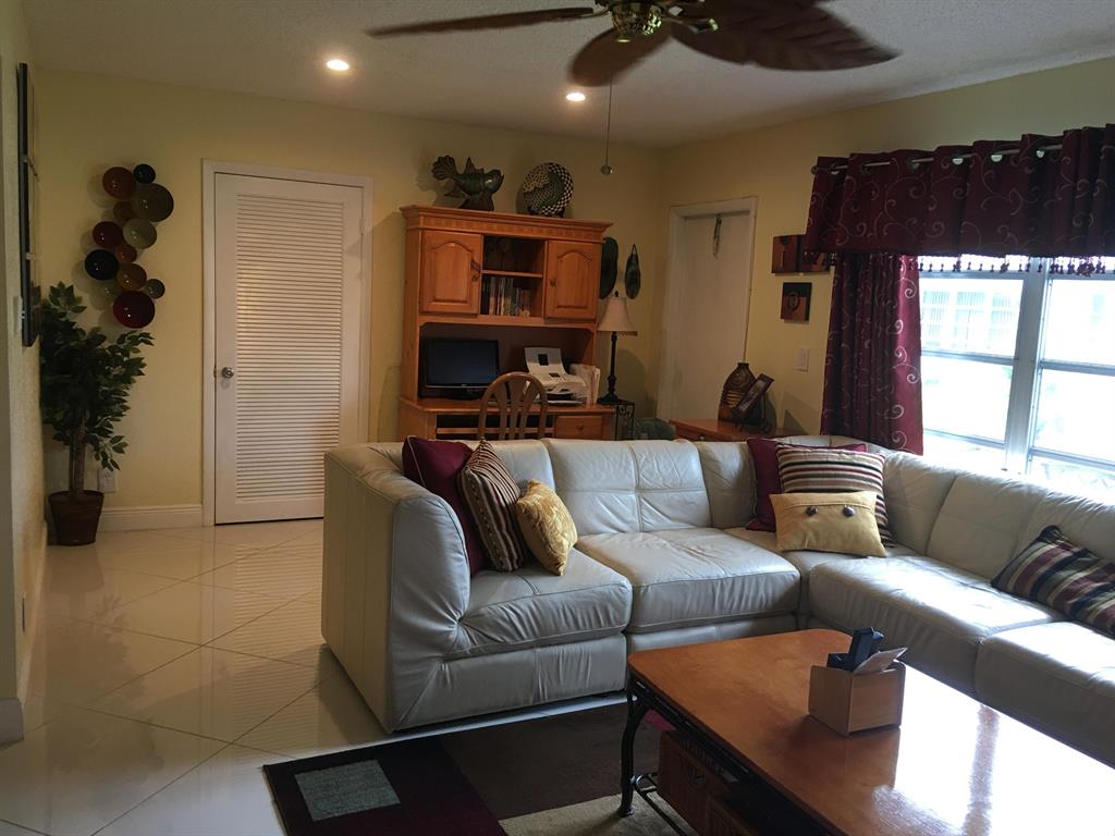 CRESTHAVEN TOWNHOMES SEC 5 CONDO - Residential