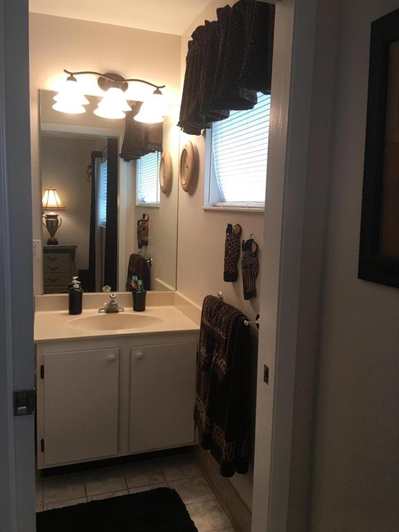 CRESTHAVEN TOWNHOMES SEC 5 CONDO - Residential